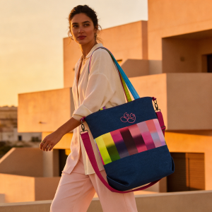 Bolso reversible artesanal multicolor y denim | Hecho a mano
